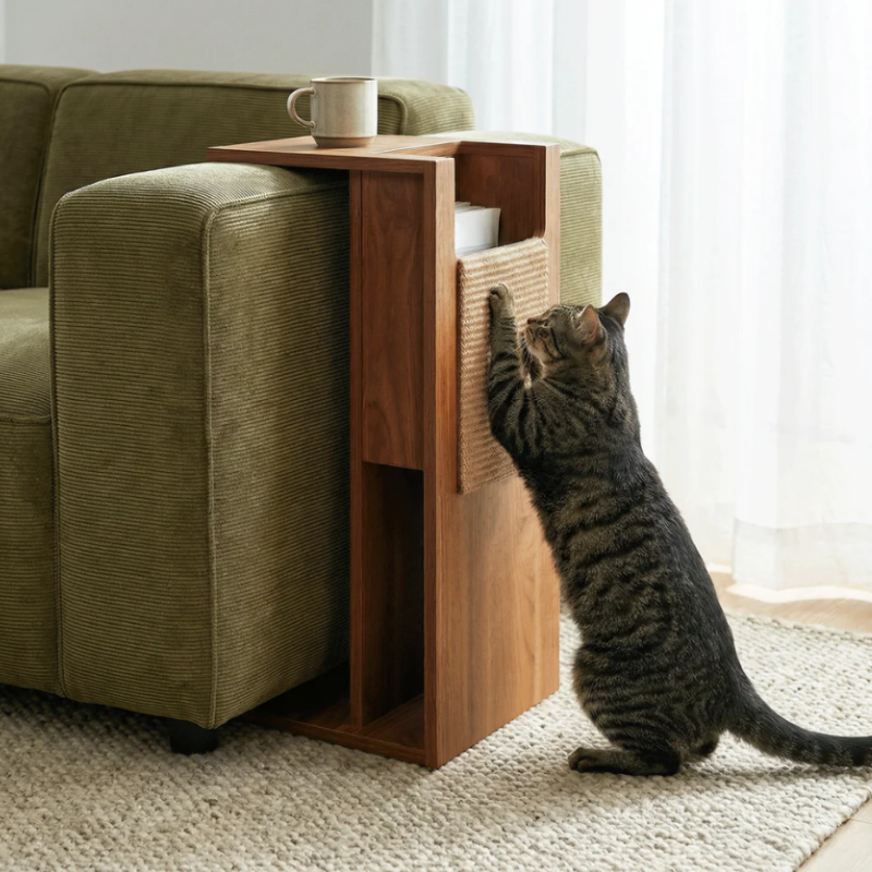 4 Cats & Dogs - Jewl - nesting table + scratcher
