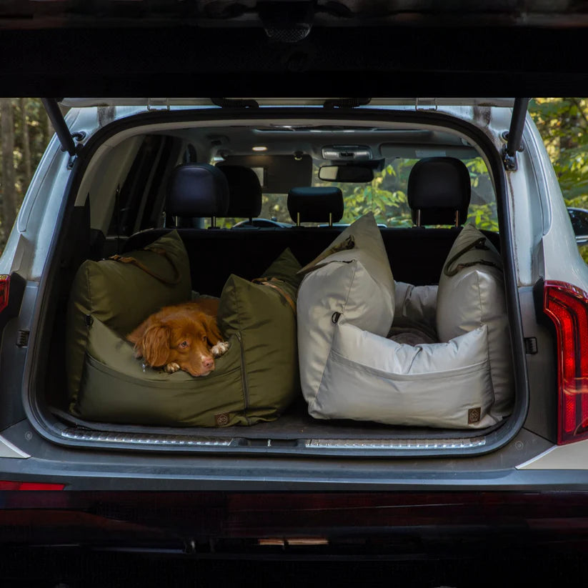 4 Cats & Dogs - Macro Travel Pet Bed