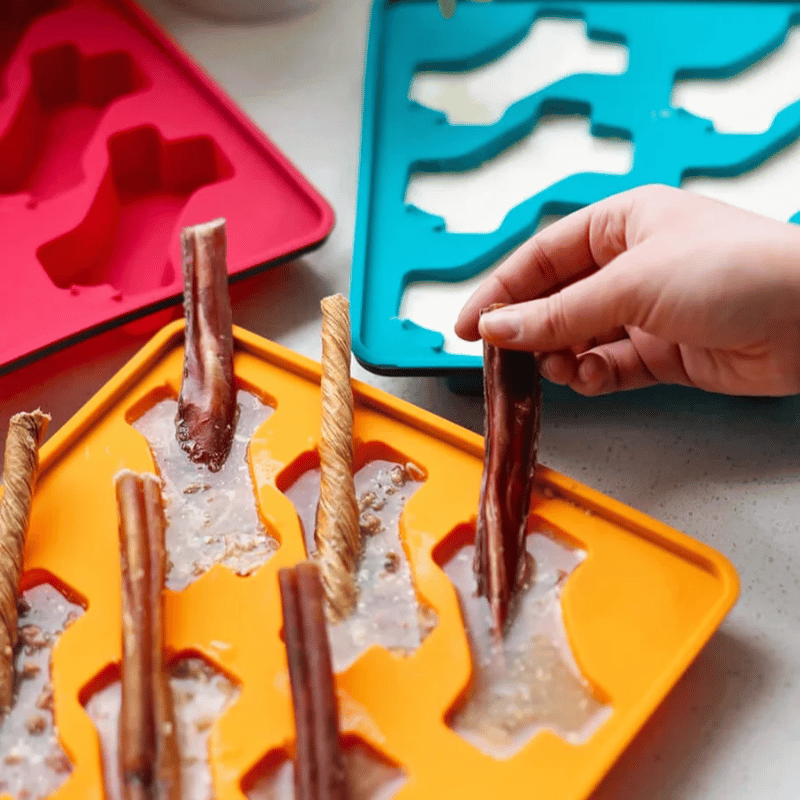 Messy Mutts - Treat Maker - Freeze - Silicone Framed - Bones - LG